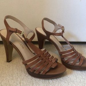 Franco Sarto tan/brown strappy heels